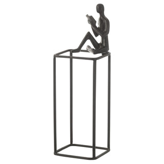 Escultura Figura Lendo Livro No Cubo Em Aluminio 35cm