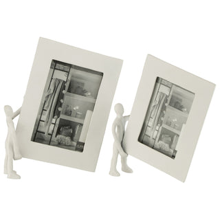 Porta Retrato Com Figura Segurando Moldura Em Aluminio