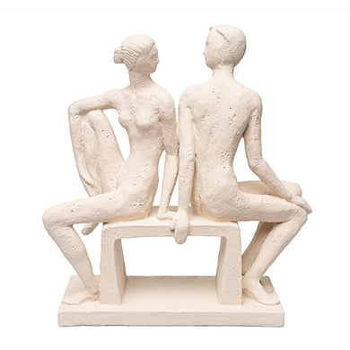 Escultura Casal No Banco Creme 25cm