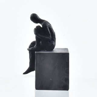 Escultura Homem Sentado Refletindo 16cm