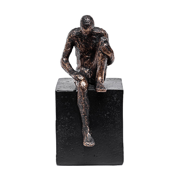 Escultura Homem Sentado Refletindo 16cm