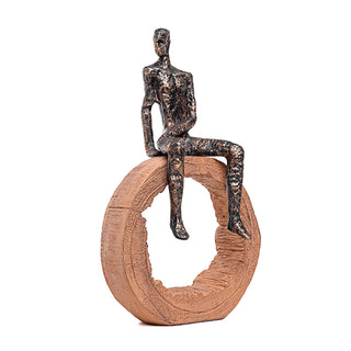 Escultura Homem Sentado No Tronco 34cm