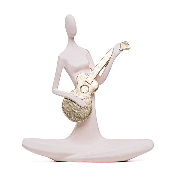Escultura Figura Tocando Violao Creme 20cm
