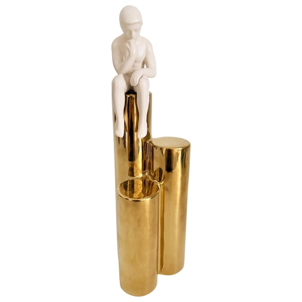 Escultura Figura Nude Sentada Na Base Dourada 35cm