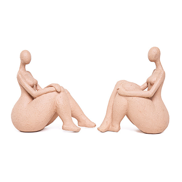 Escultura Mulher Sentada Bege 15cm Ass2