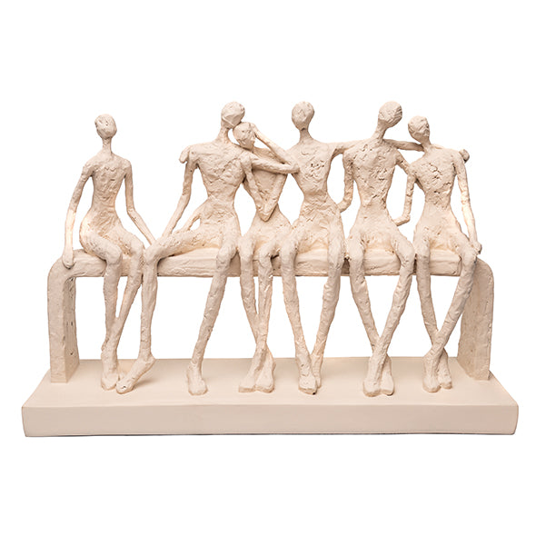 Escultura Figuras Sentadas No Banco Creme 38x25cm