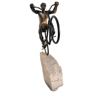Escultura Ciclista Na Pedra 23x33cm