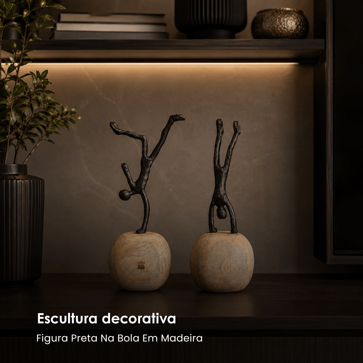 Jg. 2 Esculturas Figura Preta Na Bola Em Madeira 30cm
