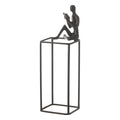 Escultura Figura Lendo Livro No Cubo Em Aluminio 35cm