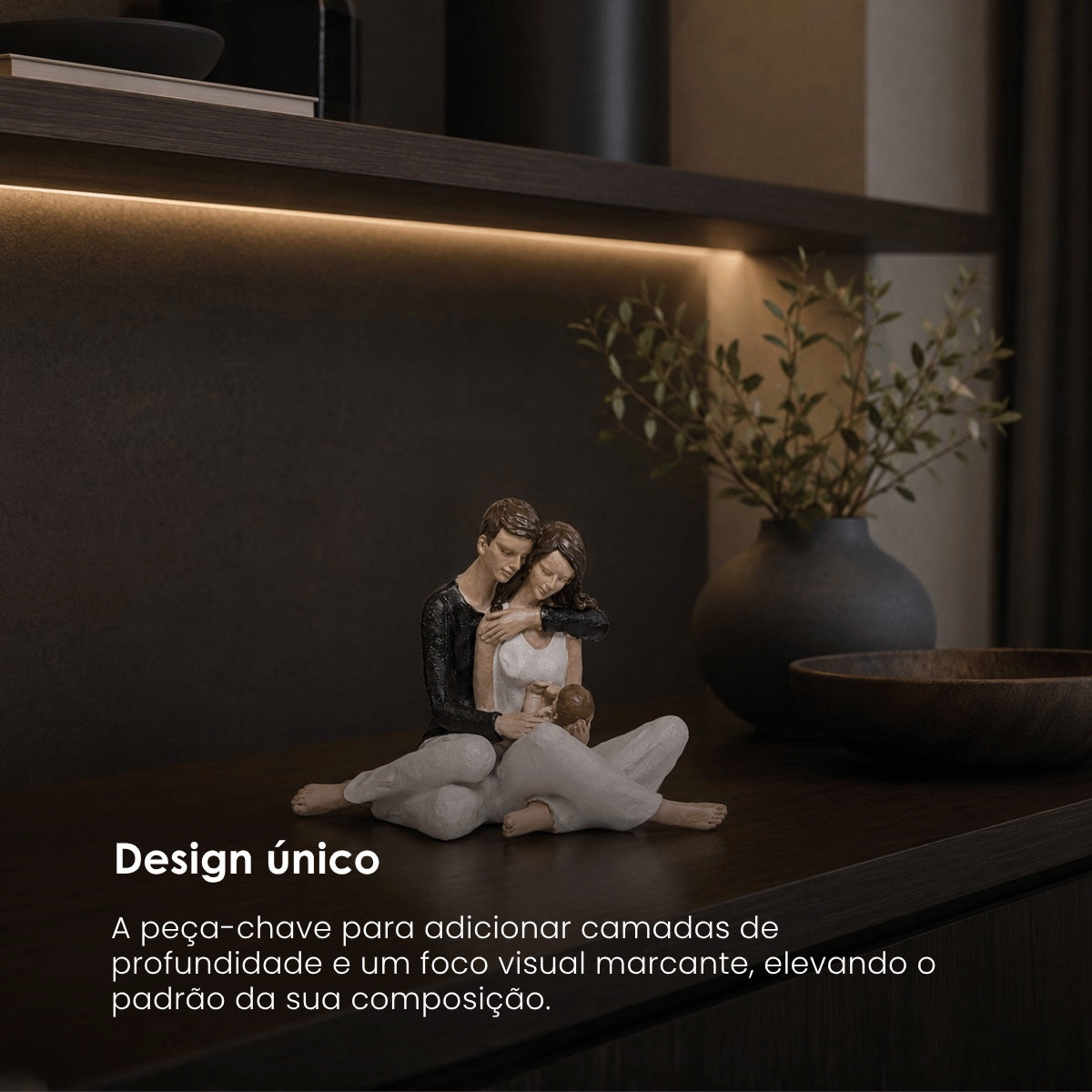 Escultura Casal Apaixonado Sentado C/ Filho 17cm