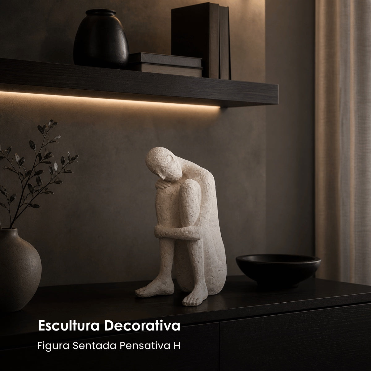 Escultura Figura Sentada Pensativa Creme H 30cm