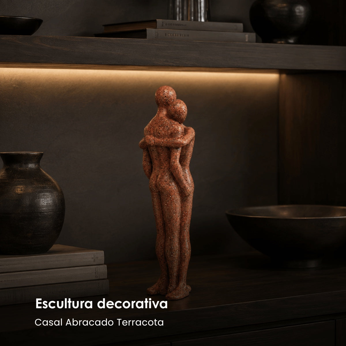 Escultura Casal Abracado Terracota 49cm